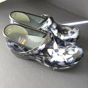 Dansko Womens Black with Gray Flowers Clog Nurses Size 37 6.5-7